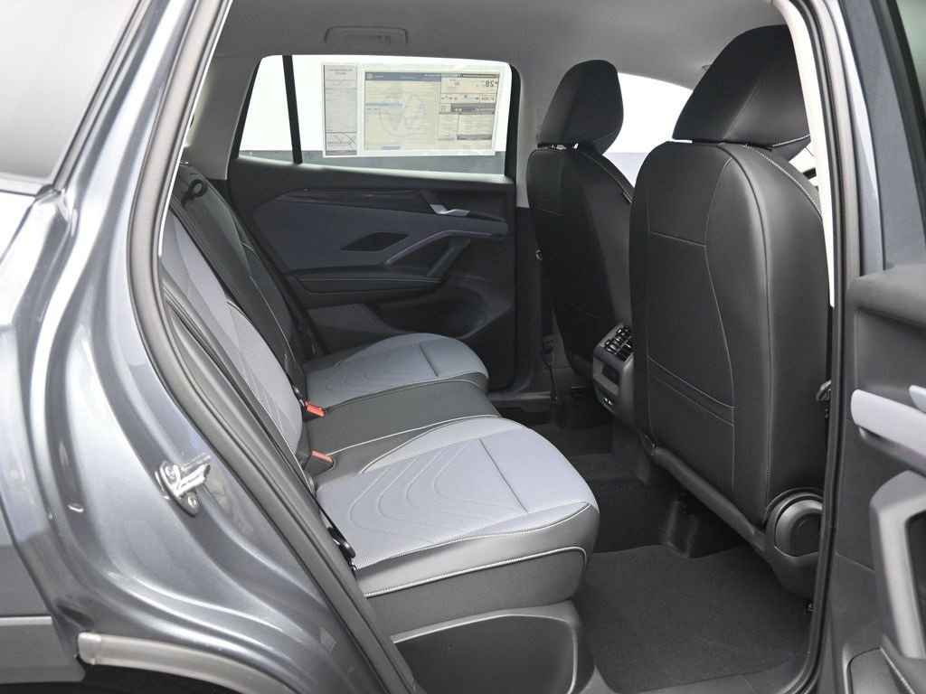 New 2025 Volkswagen Tiguan SE image 28