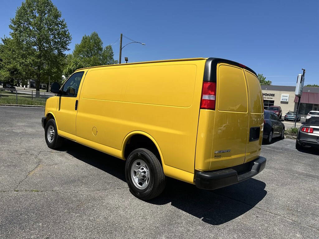 Used 2022 Chevrolet Express 2500 image 3