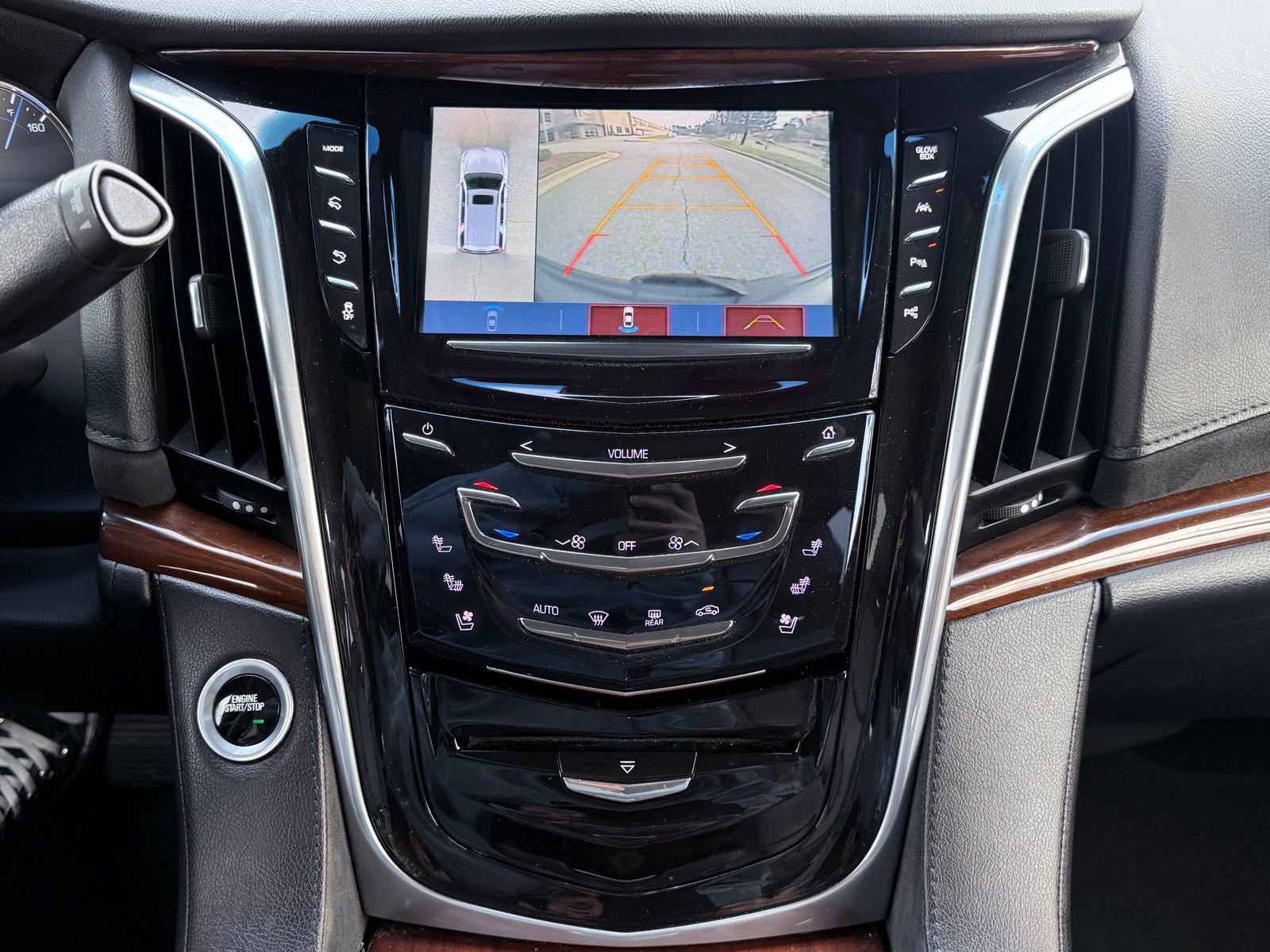 Used 2018 Cadillac Escalade Luxury image 30