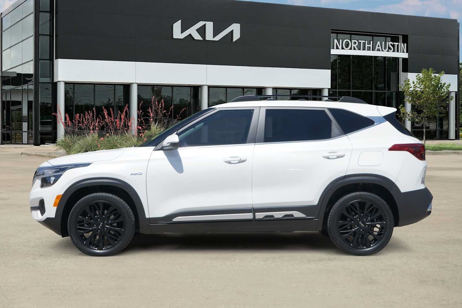 Certified 2022 Kia Seltos Nightfall Edition AWD/4WD image 3