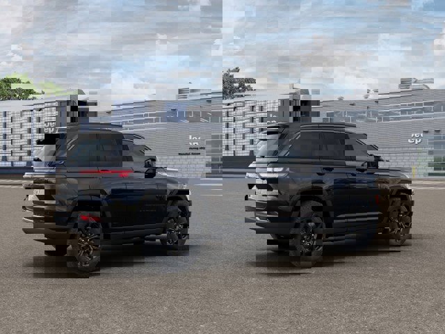 New 2026 Jeep Grand Cherokee Altitude image 4