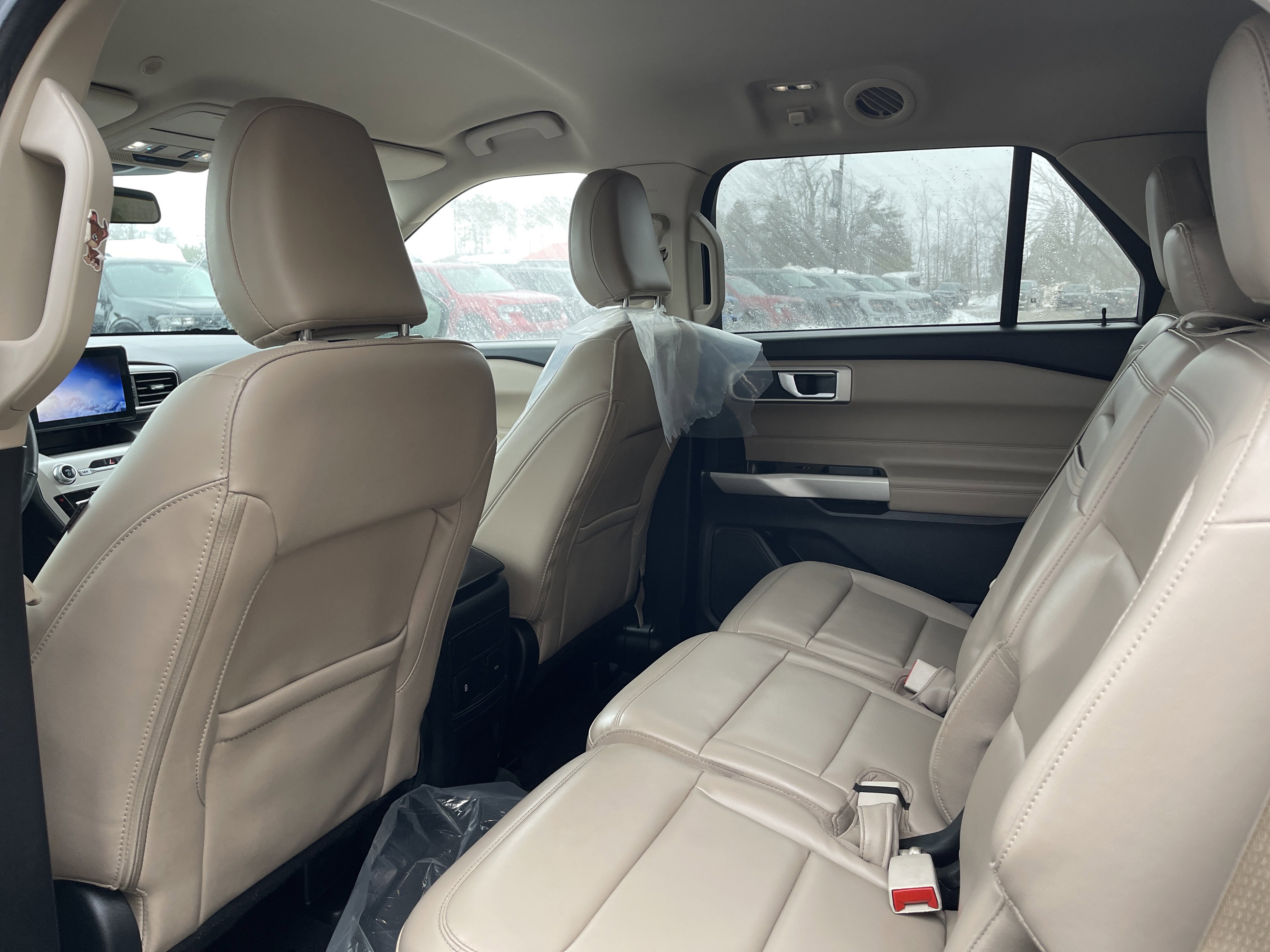 Used 2022 Ford Explorer XLT image 11