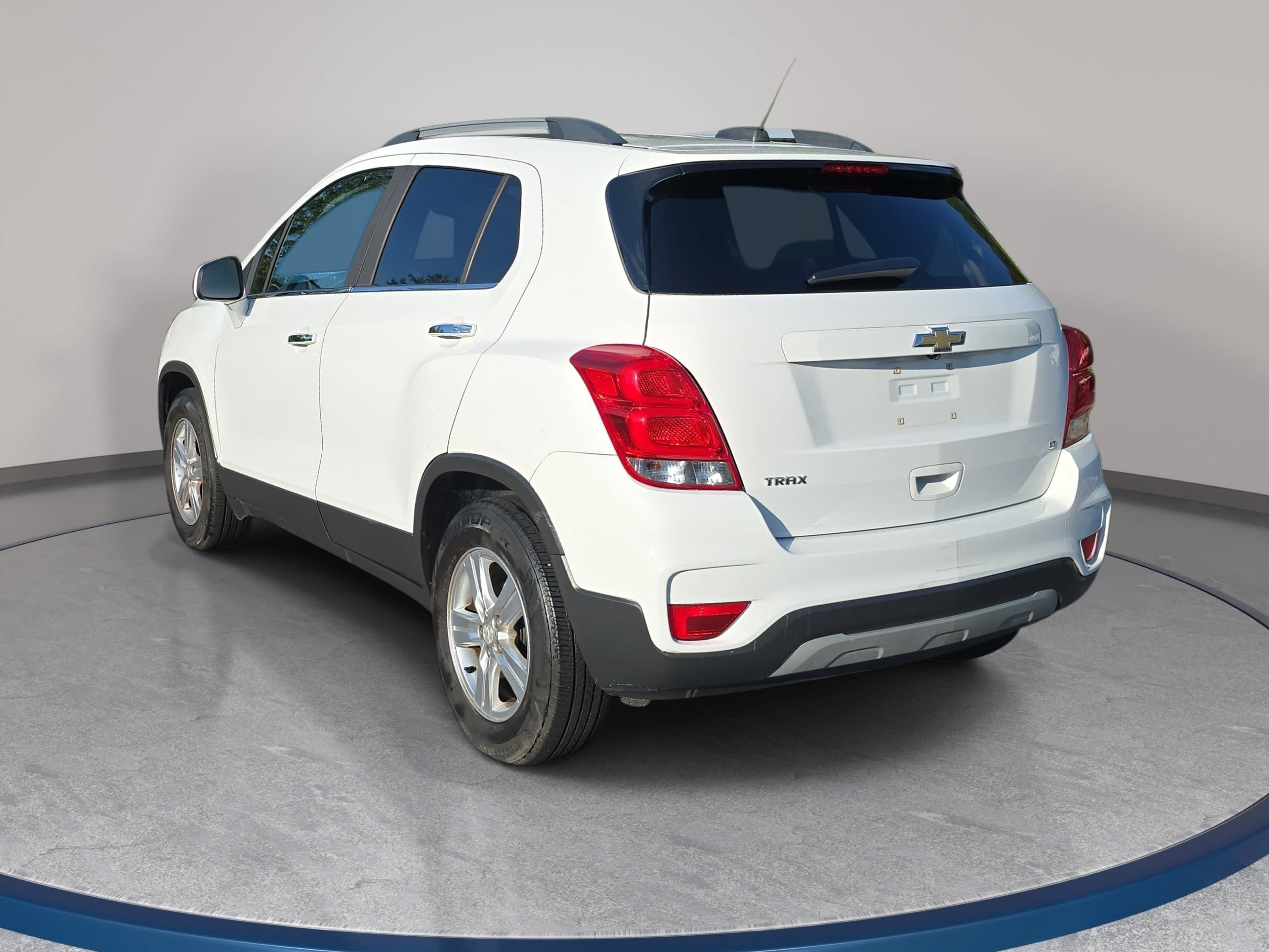 Used 2017 Chevrolet Trax LT w/ LT Convenience Package FWD image 7