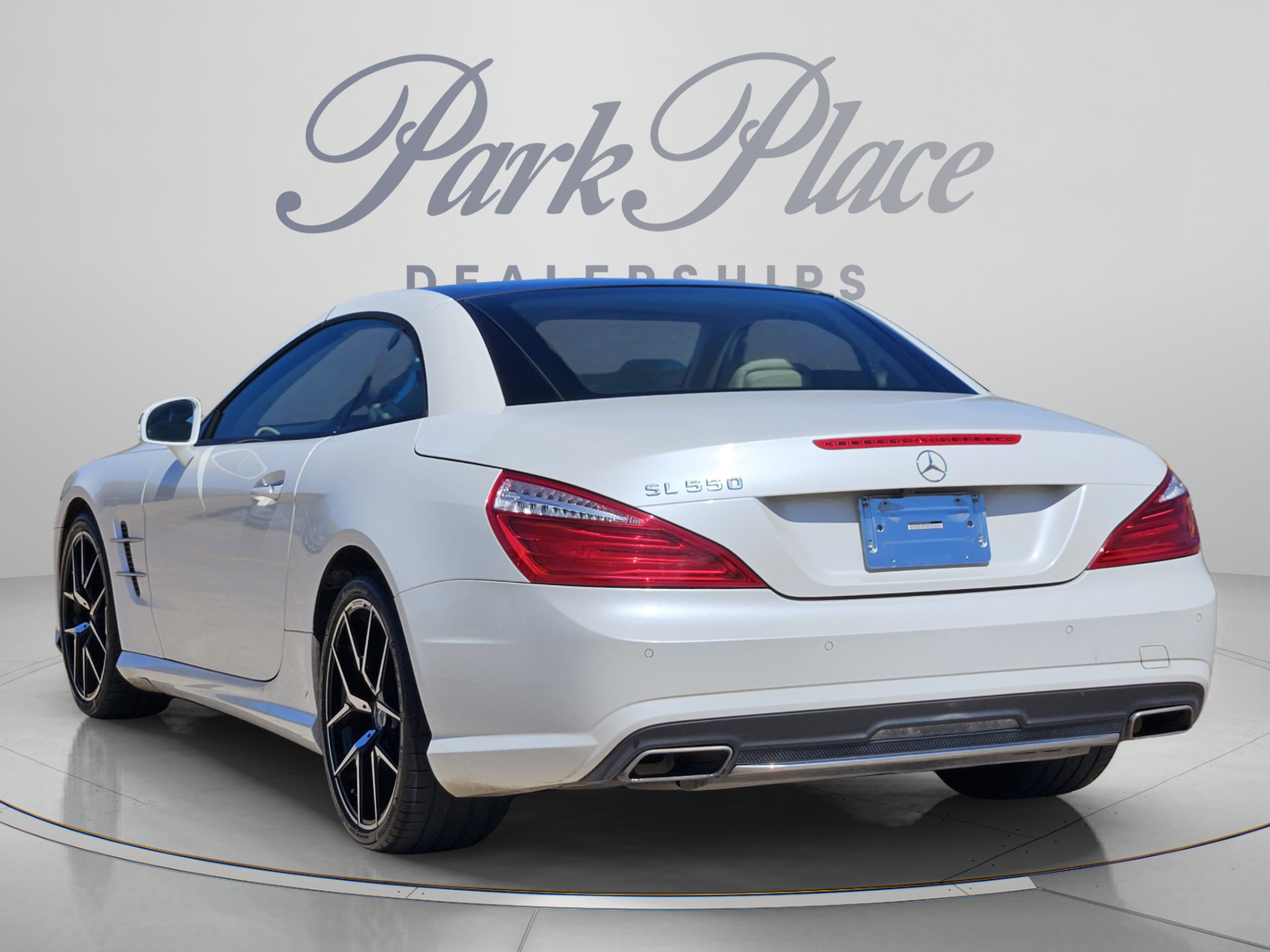 Used 2013 Mercedes-Benz SL 550 image 3