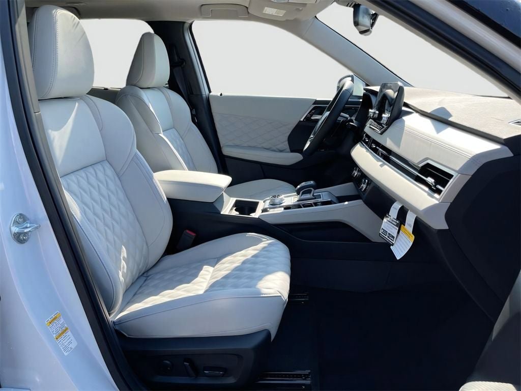 New 2025 Mitsubishi Outlander SEL image 36