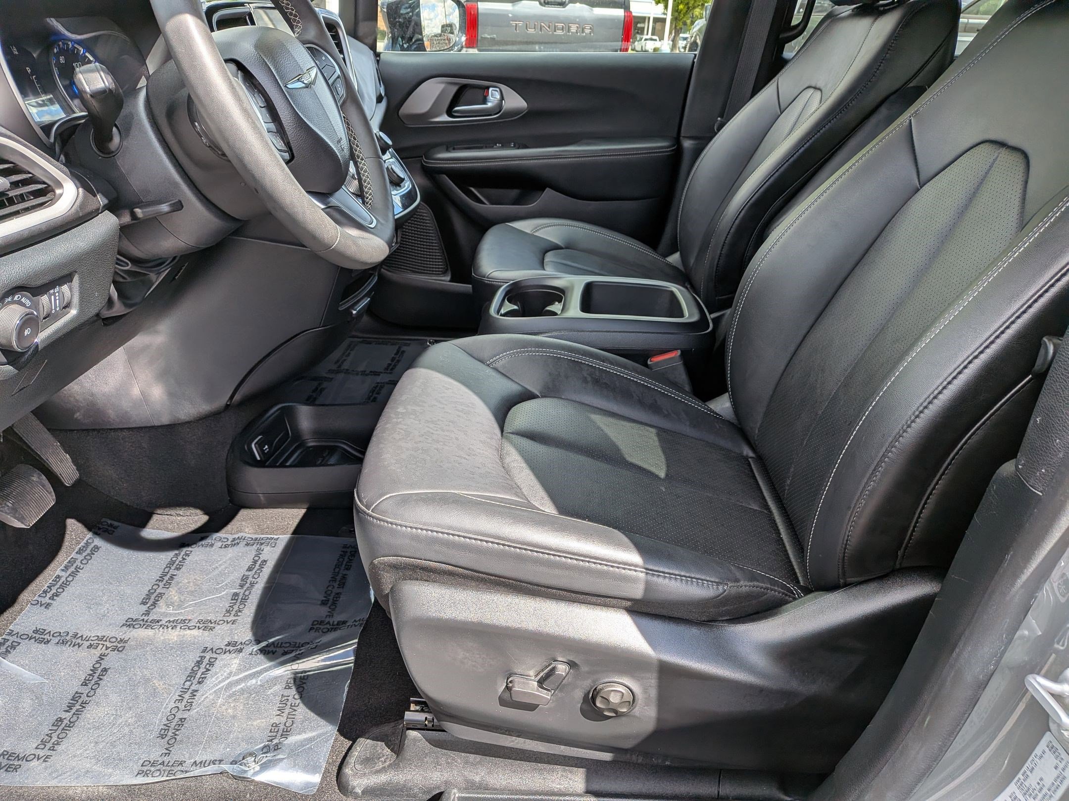 Used 2025 Chrysler Pacifica Select image 17