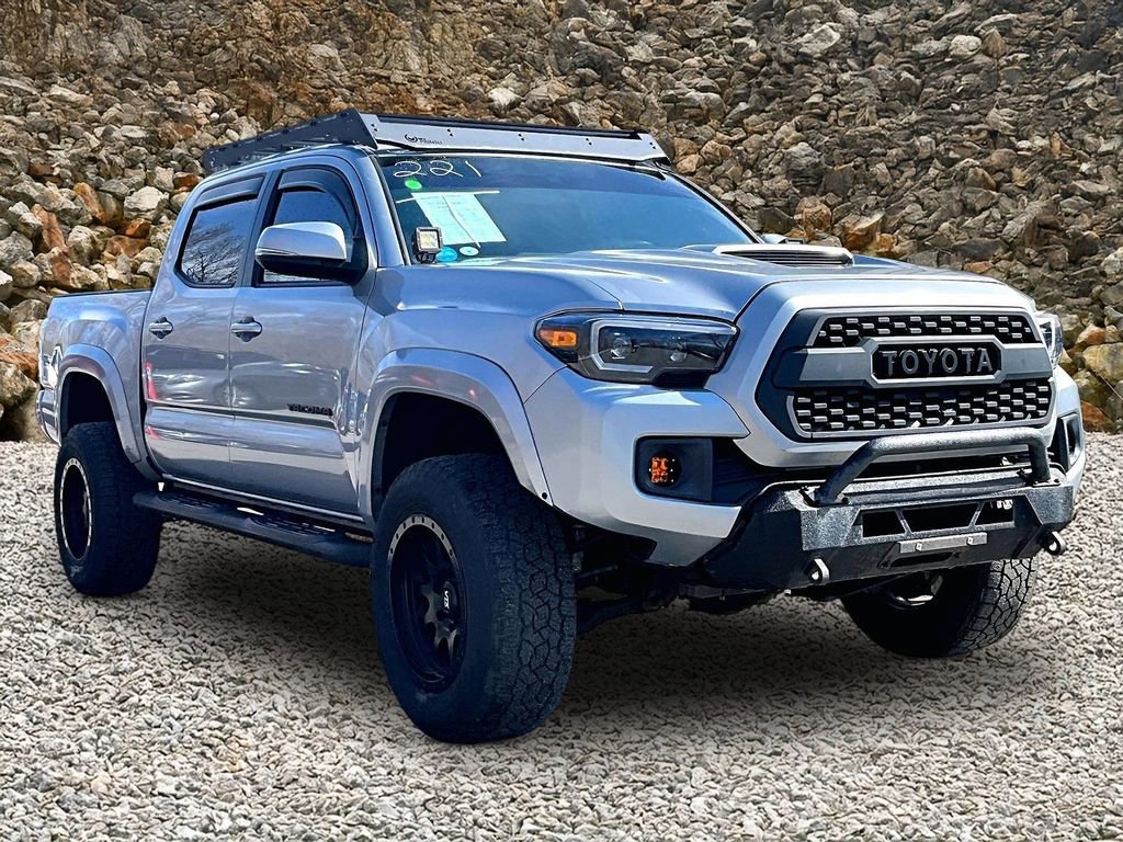 Used 2017 Toyota Tacoma TRD Sport w/ Premium & Technology Package image 9