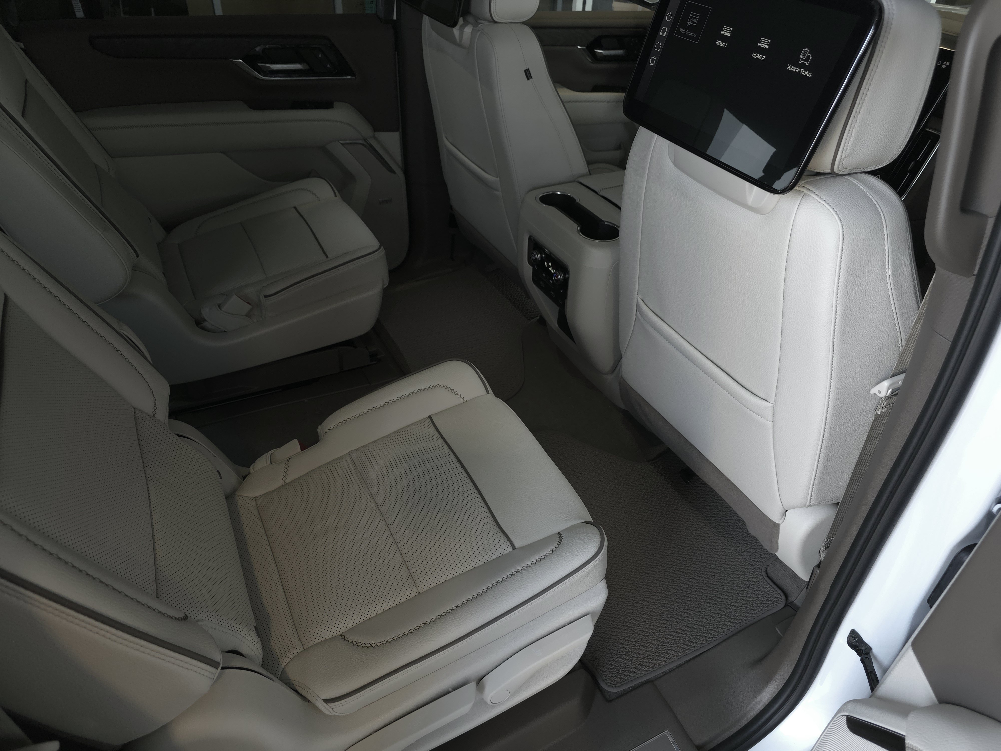 New 2026 GMC Yukon XL Denali w/ Denali Reserve Package AWD/4WD image 44