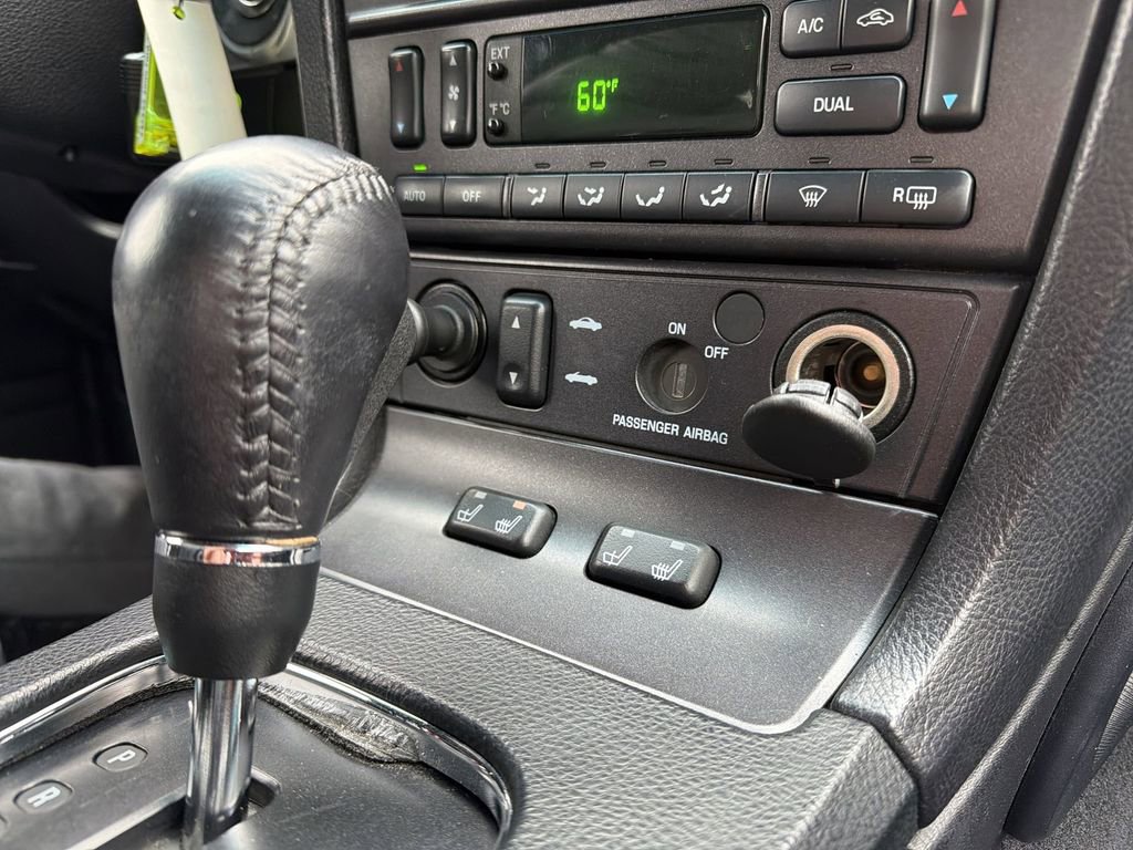 Used 2005 Ford Thunderbird image 20