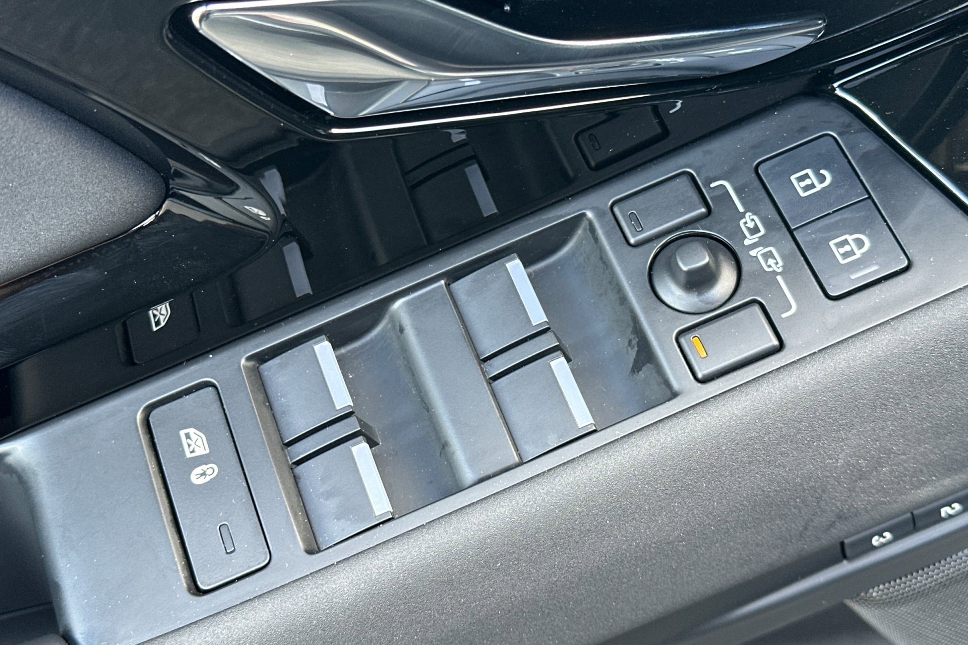 Used 2024 Land Rover Range Rover Evoque Dynamic SE image 18