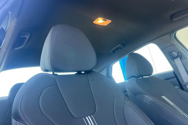 Used 2025 Hyundai Elantra SEL FWD image 19