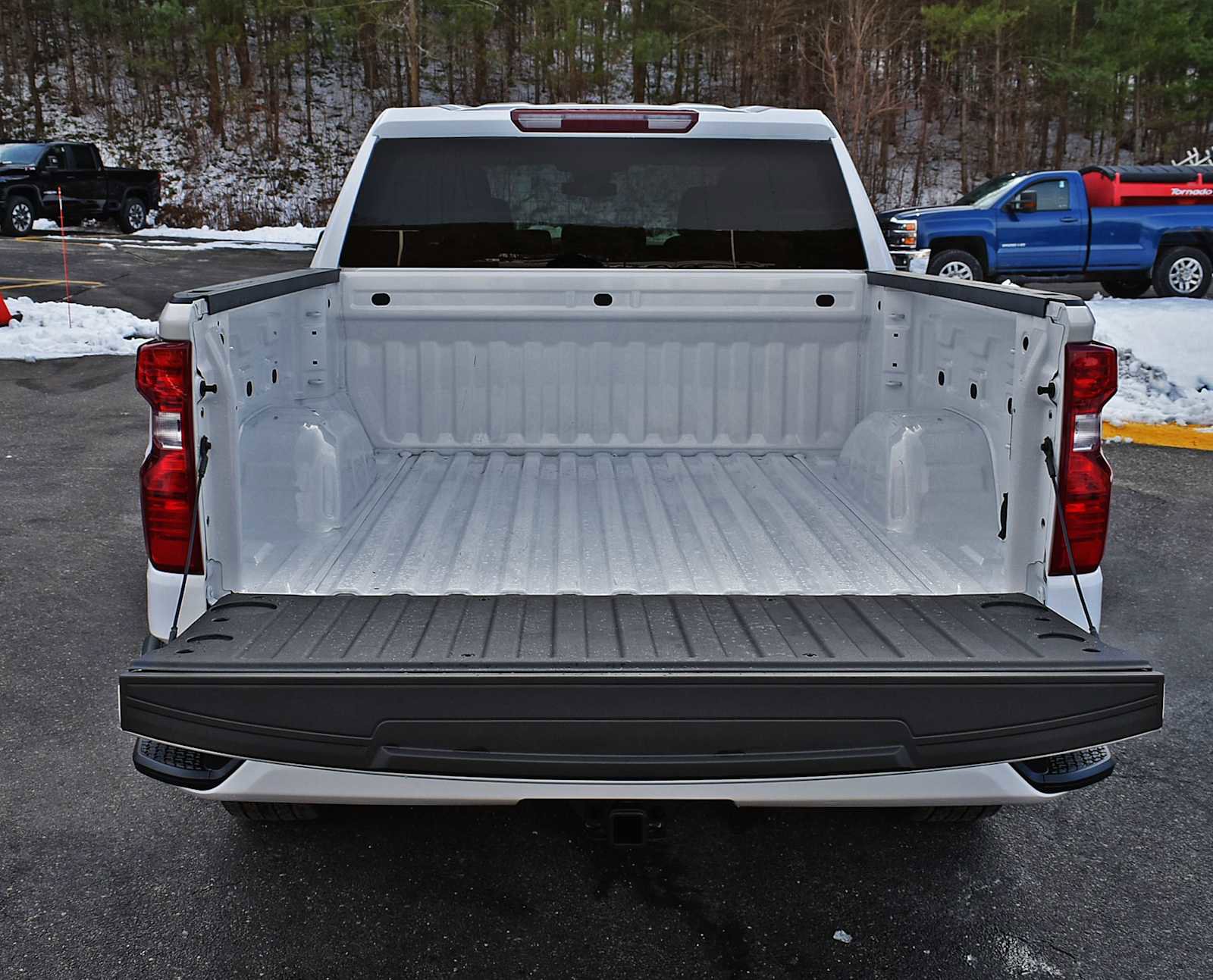Used 2025 Chevrolet Silverado 1500 Custom image 8
