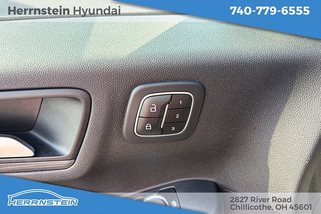 Used 2023 Ford Escape Platinum w/ Premium Technology Package AWD/4WD image 16