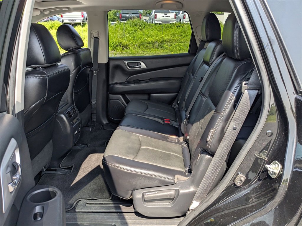 Used 2020 Nissan Pathfinder Platinum image 16