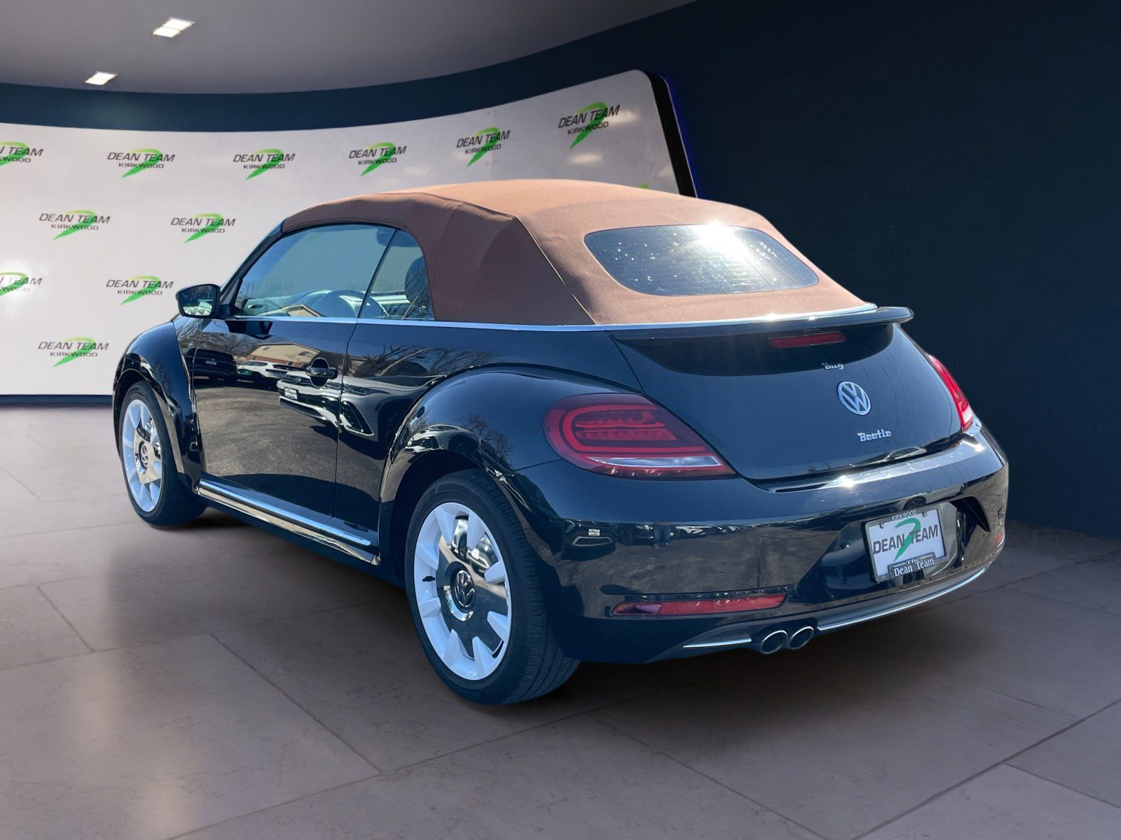 Used 2019 Volkswagen Beetle 2.0T Final Edition SEL FWD image 4