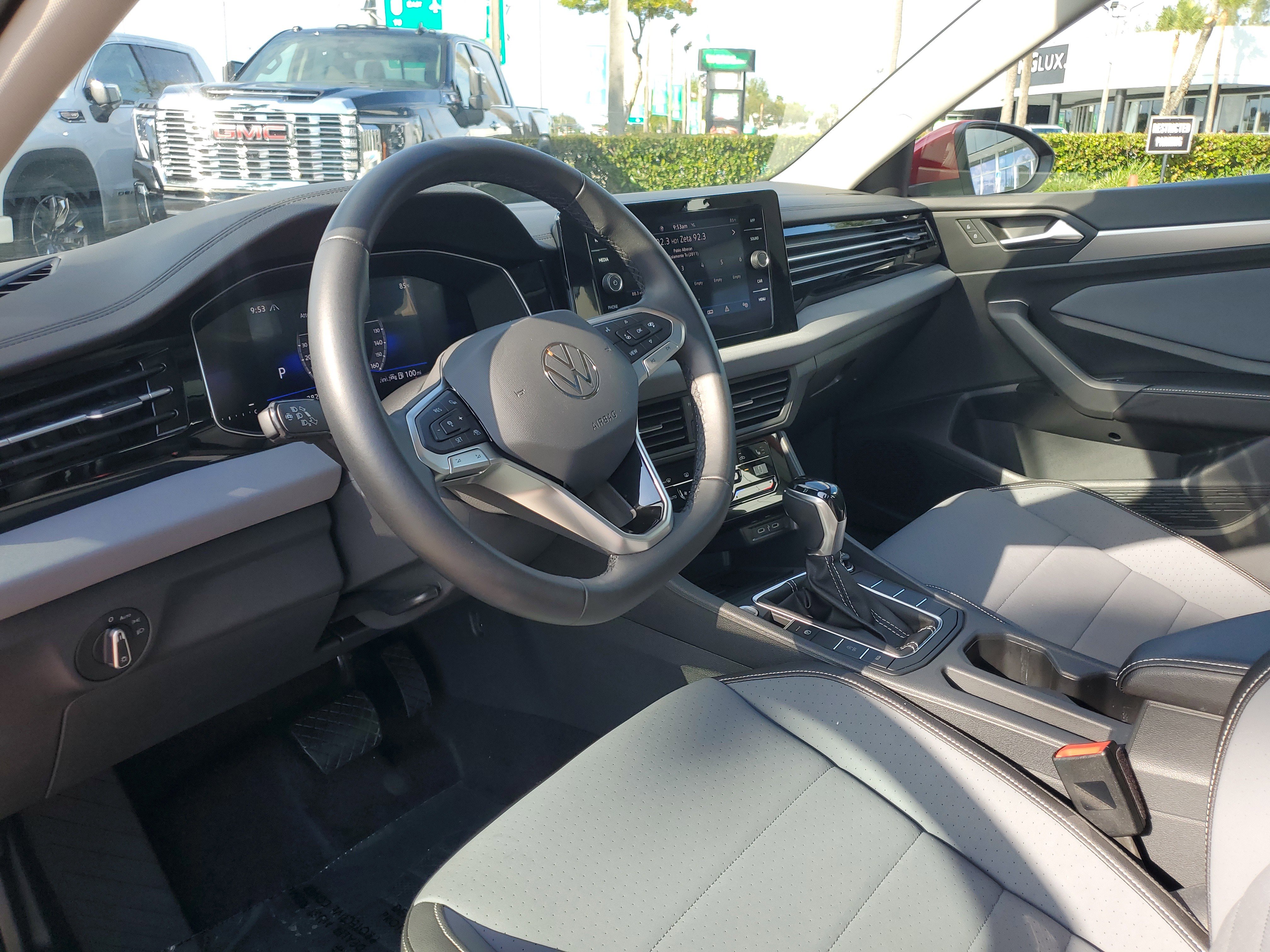 Used 2025 Volkswagen Jetta SE image 8