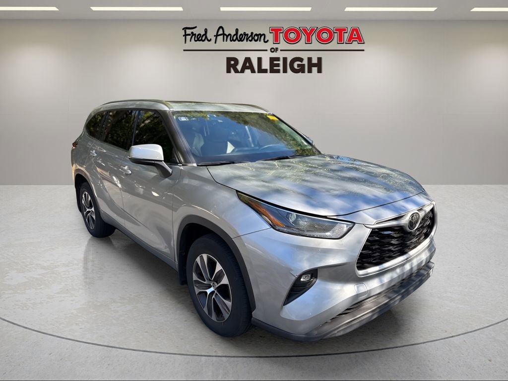 Used 2021 Toyota Highlander XLE