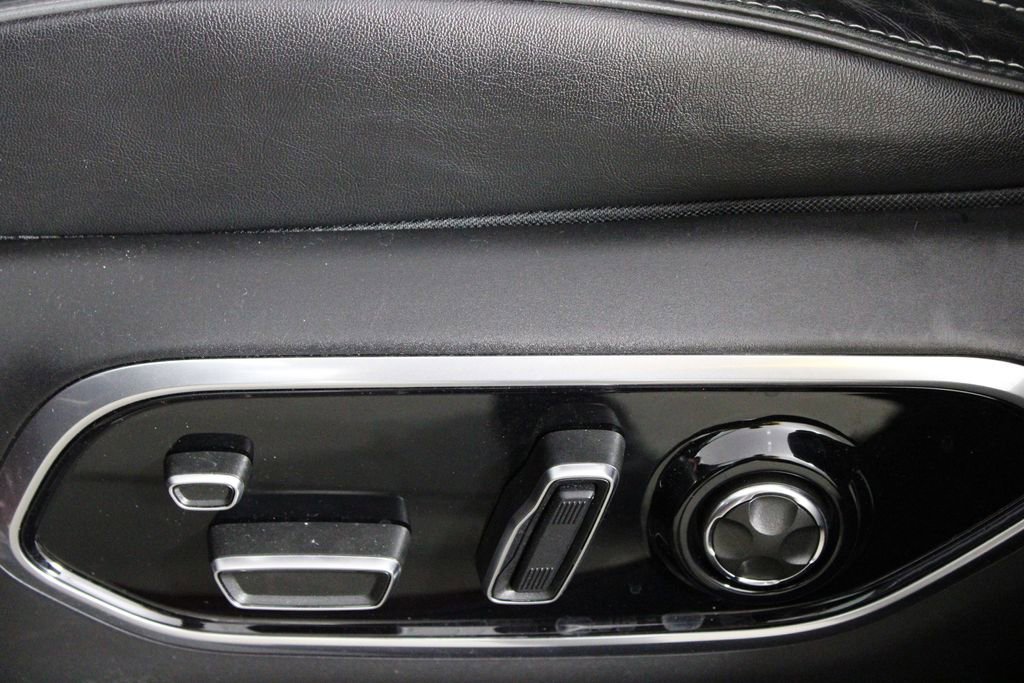 Used 2023 Jeep Grand Cherokee L Overland w/ Advanced Protech Group III image 24