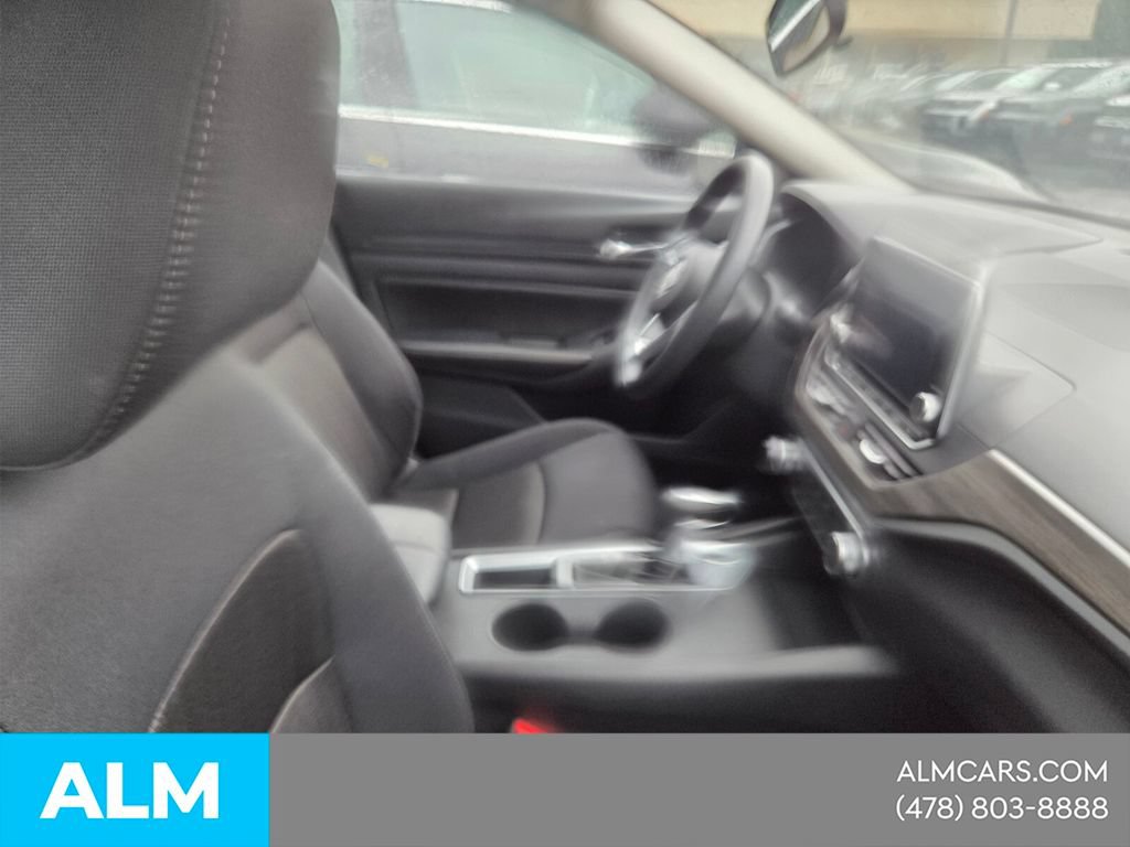 Used 2025 Nissan Altima 2.5 SV FWD image 16
