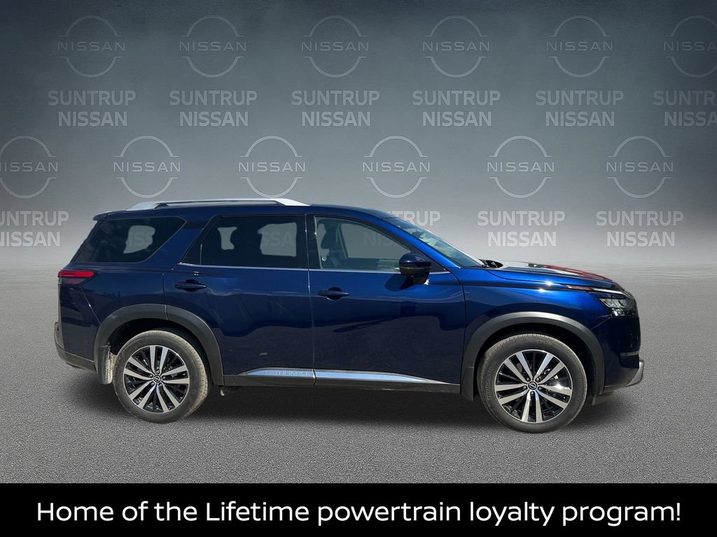 Certified 2025 Nissan Pathfinder Platinum w/ Black Appearance Package AWD/4WD image 5