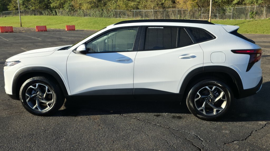 Used 2024 Chevrolet Trax LT w/ Driver Confidence Package FWD image 7