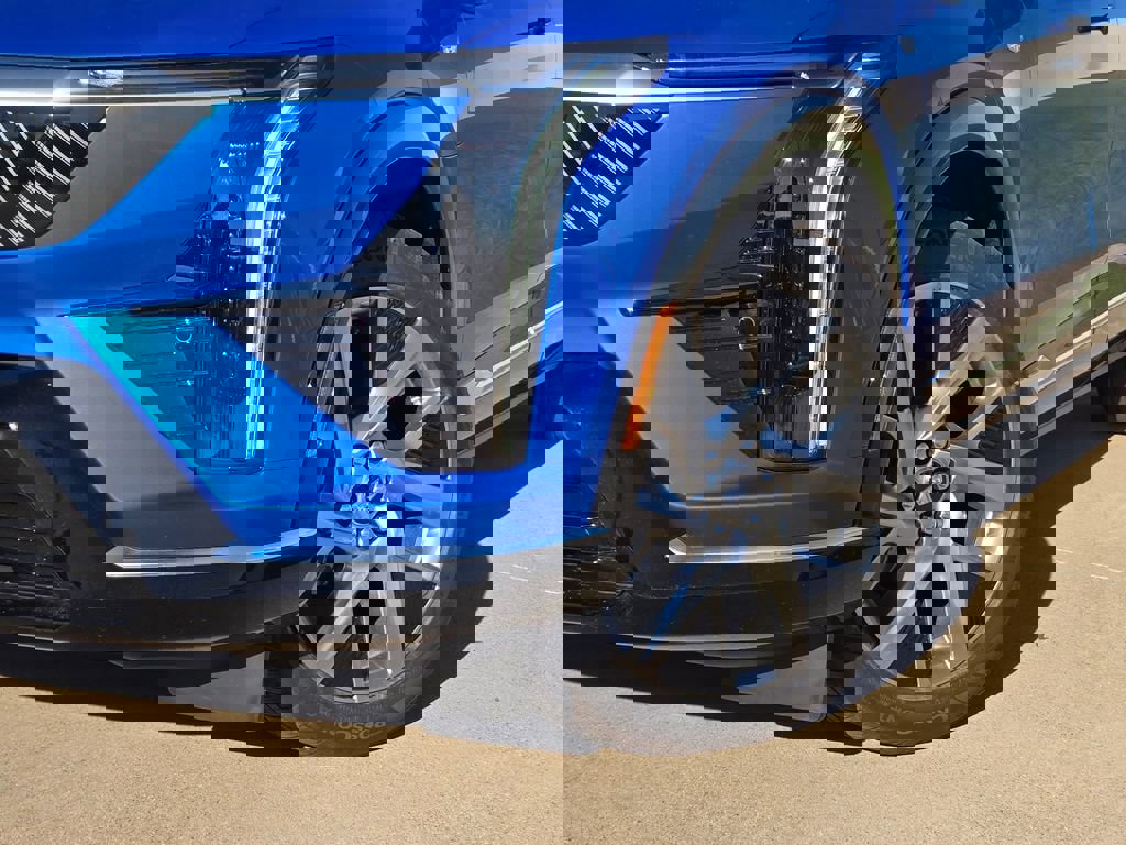 New 2026 Cadillac Optiq Luxury 1 w/ LPO, Floor Liner Package image 7