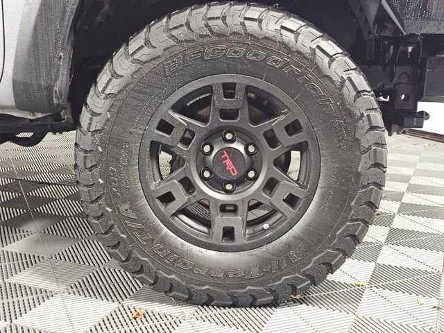 Used 2018 Toyota Tacoma TRD Off-Road w/ Technology Package image 9
