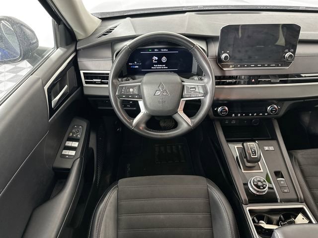 Used 2024 Mitsubishi Outlander SE image 3