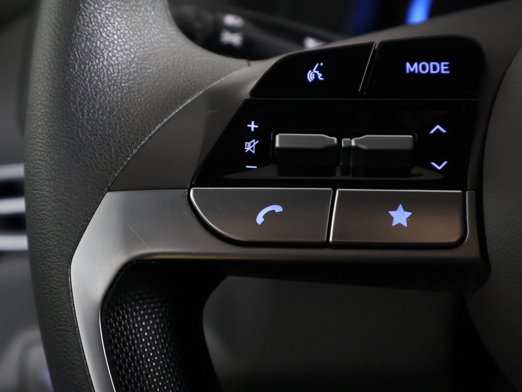 Certified 2025 Hyundai Elantra SE FWD image 36