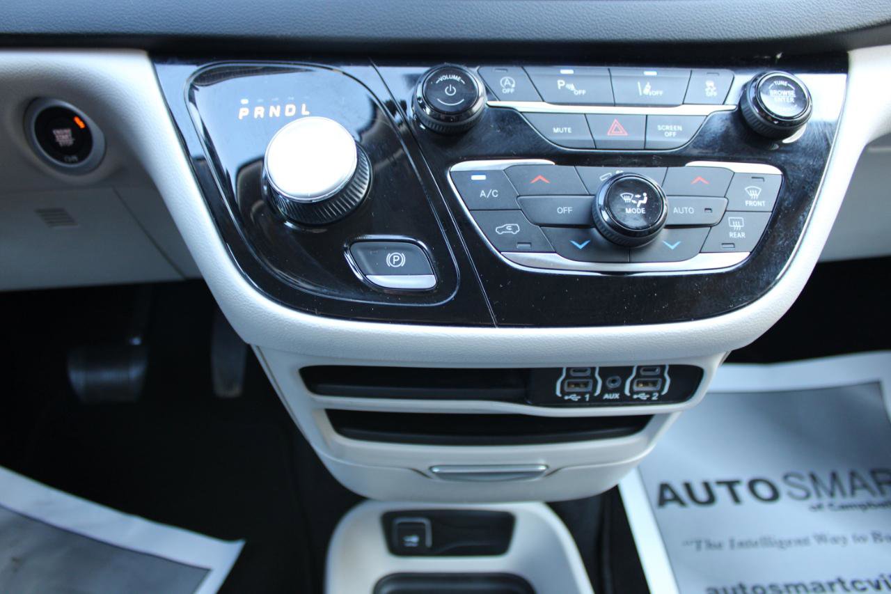 Used 2023 Chrysler Pacifica Touring-L image 25