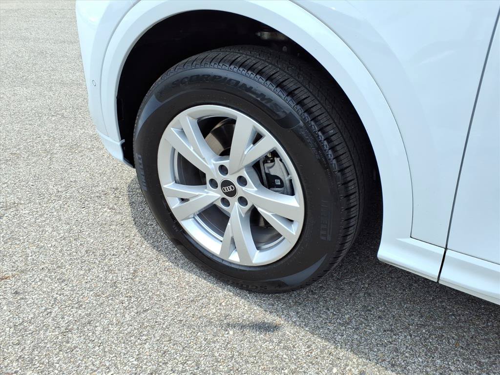 Certified 2025 Audi Q5 Premium w/ Convenience Package AWD/4WD image 9