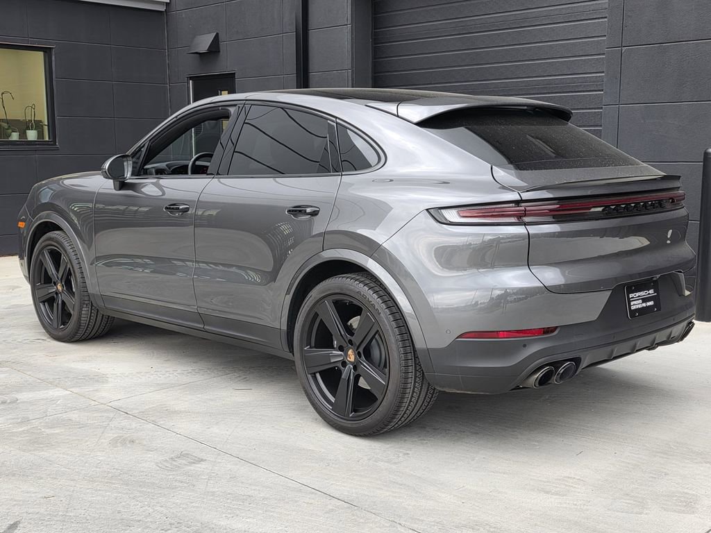 Certified 2025 Porsche Cayenne Coupe image 3