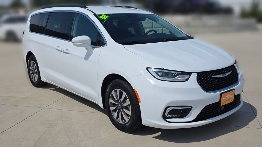Used 2022 Chrysler Pacifica Touring-L FWD image 7