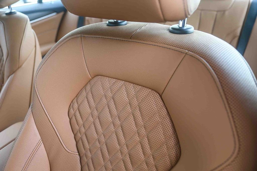 Certified 2023 BMW 530e w/ Convenience Package RWD image 22