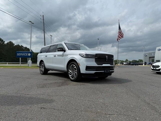 Used 2025 Lincoln Navigator L Reserve AWD/4WD image 9