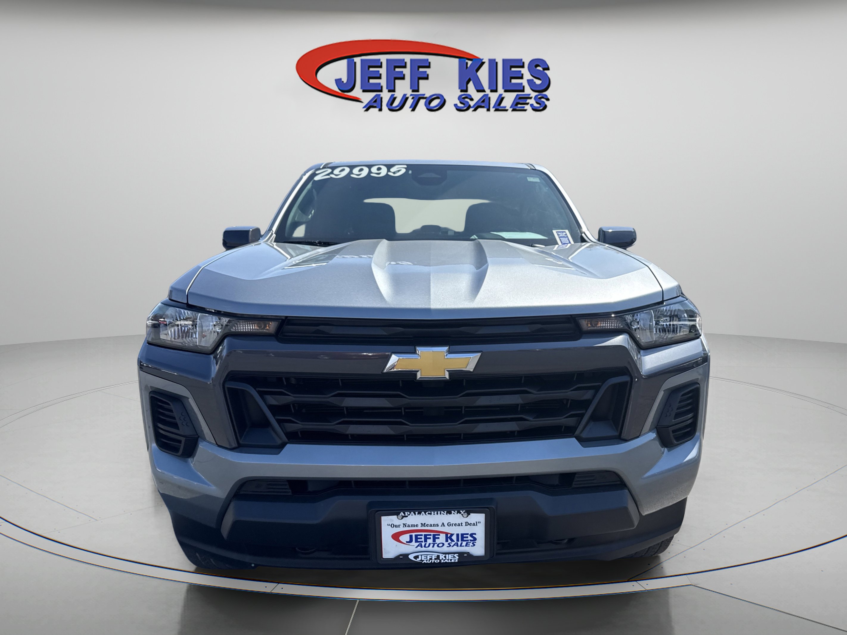 Used 2024 Chevrolet Colorado LT AWD/4WD image 2