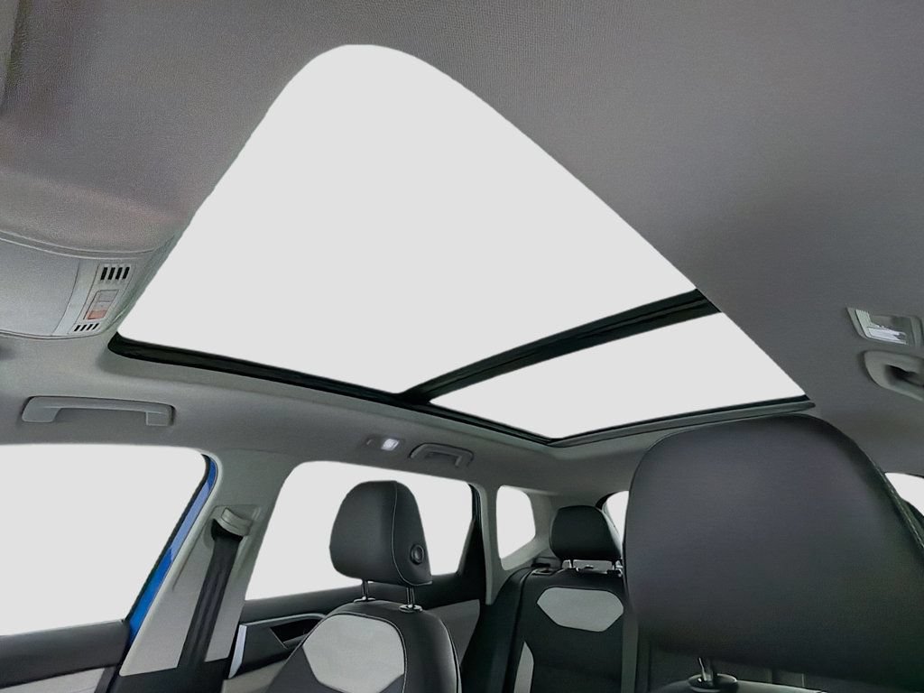 Certified 2025 Volkswagen Taos SEL AWD/4WD image 23