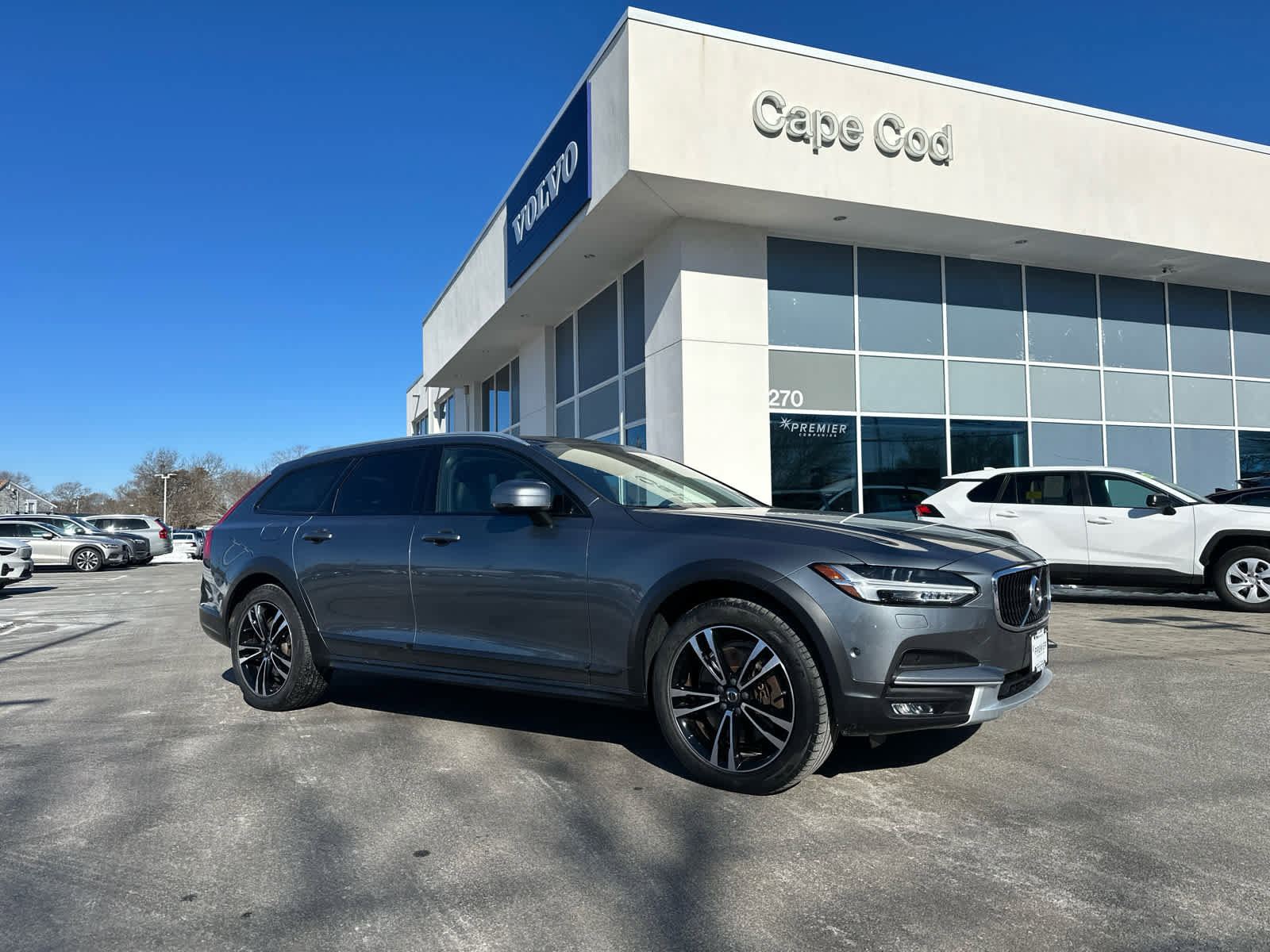 Used 2018 Volvo V90 T5 Cross Country w/ Convenience Package image 2