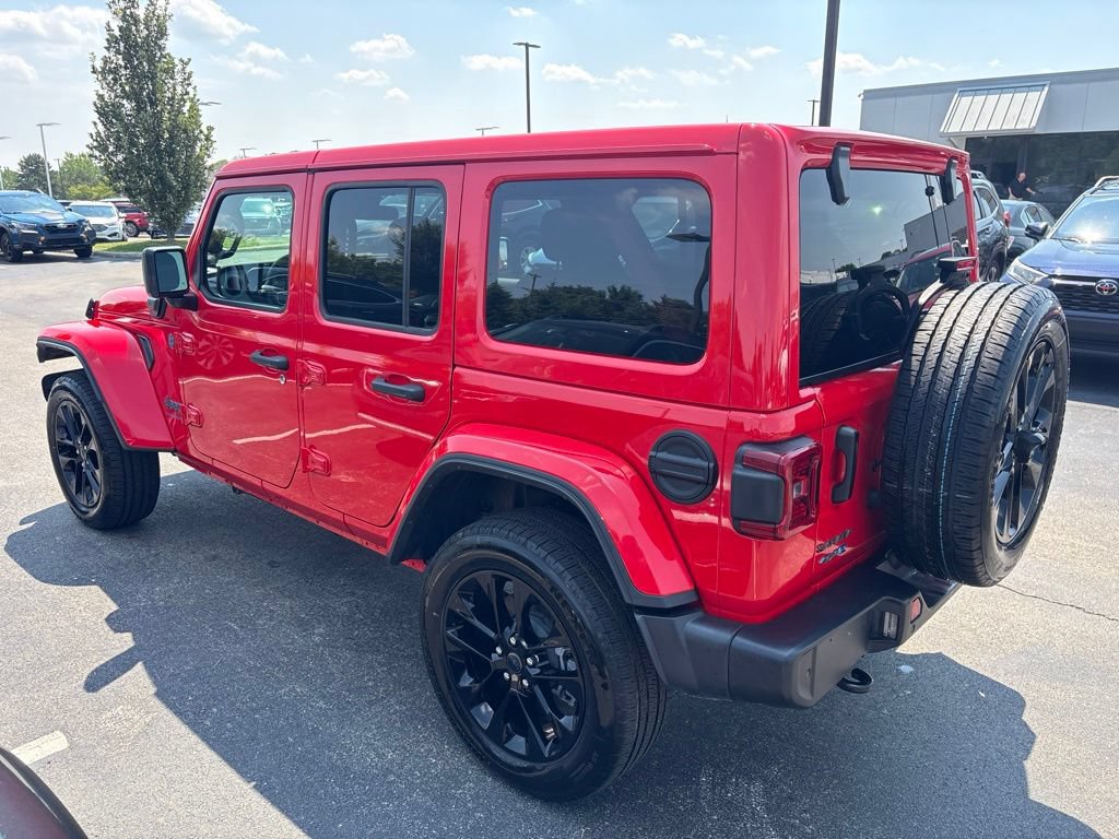 Used 2025 Jeep Wrangler Unlimited Sahara w/ Safety Group AWD/4WD image 5