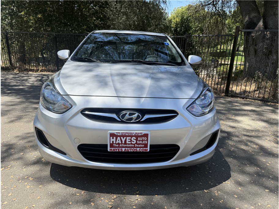 Used 2012 Hyundai Accent GLS FWD image 2