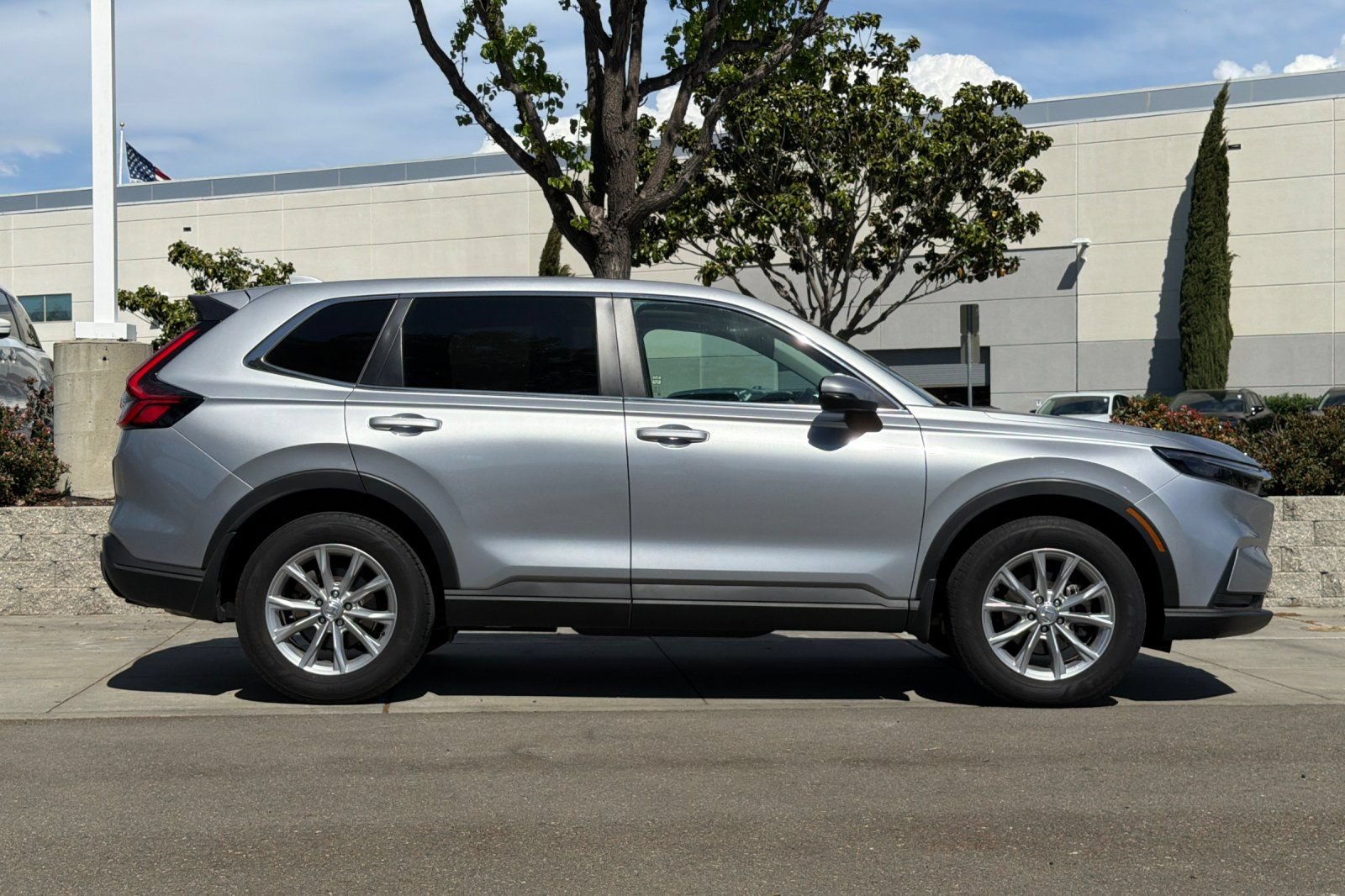 Used 2024 Honda CR-V EX image 3