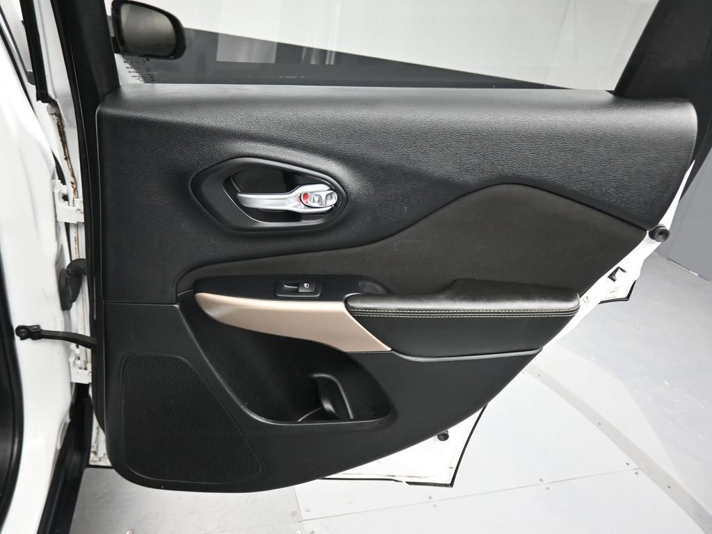 Used 2017 Jeep Cherokee Sport w/ Cold Weather Group image 33