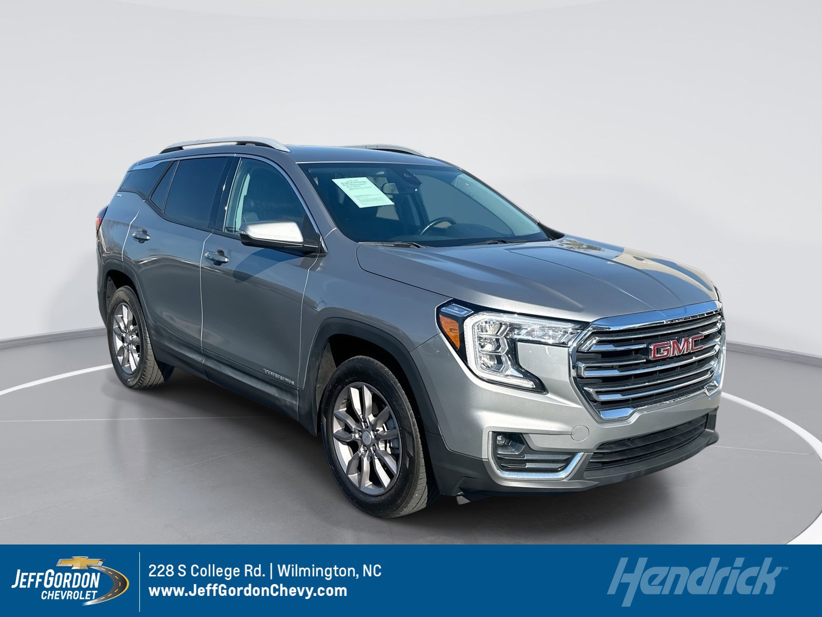 Certified 2024 GMC Terrain SLT image 1