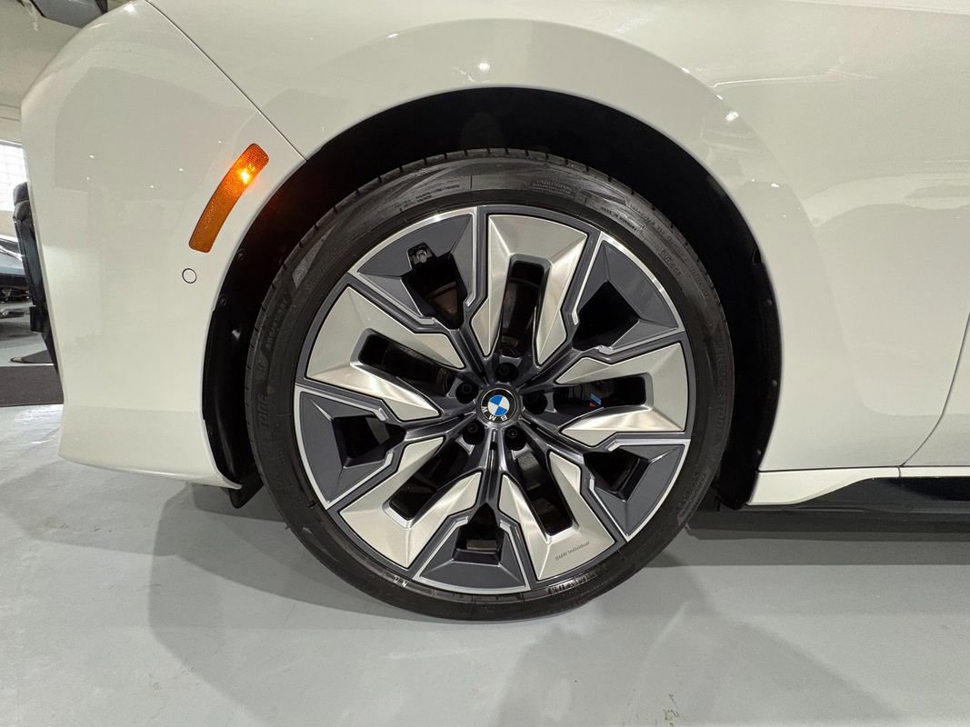 Used 2024 BMW i7 xDrive60 image 57