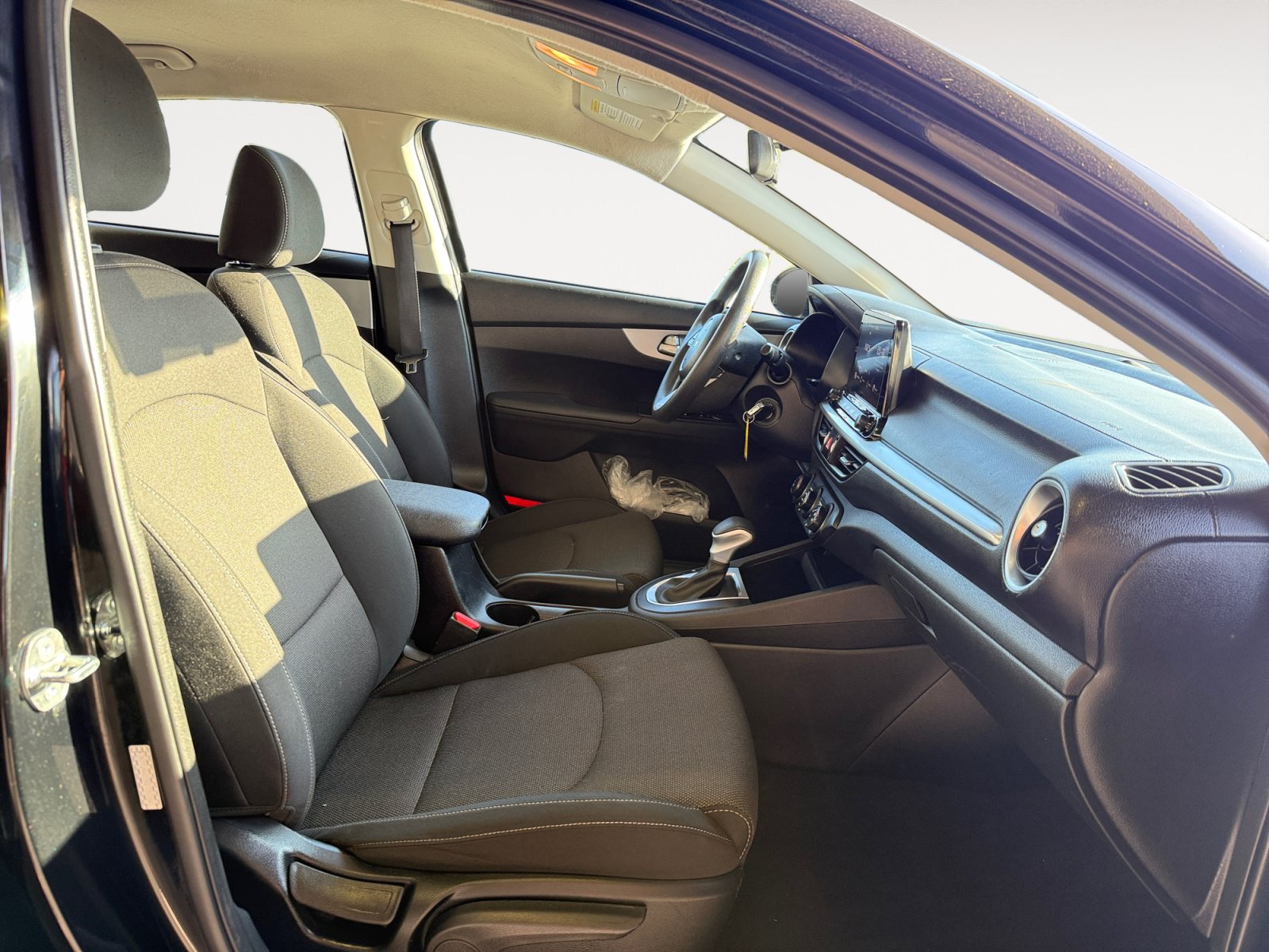 Used 2024 Kia Forte LXS w/ LXS Technology Package FWD image 19