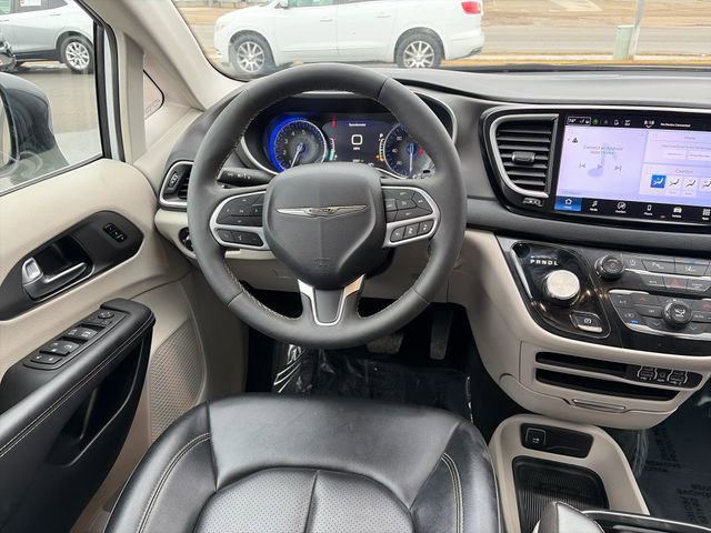 Used 2024 Chrysler Pacifica Touring-L FWD image 29