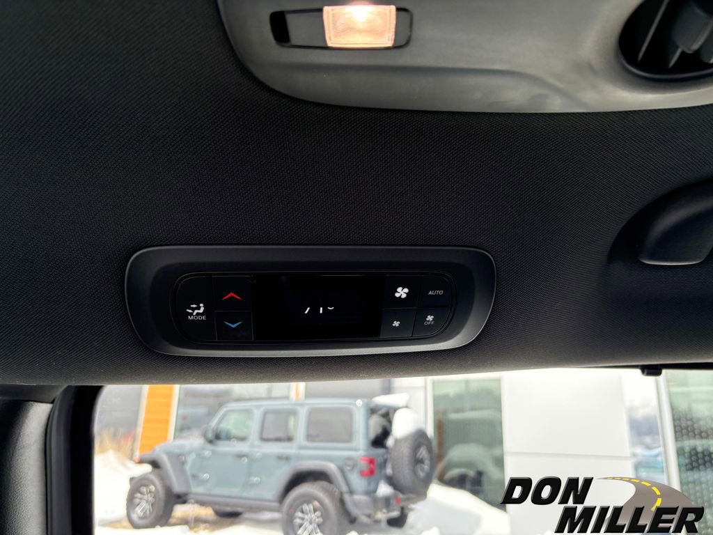 New 2026 Chrysler Pacifica Select image 30