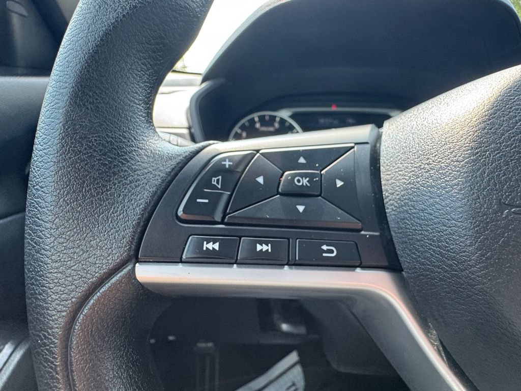 Used 2025 Nissan Altima 2.5 SV FWD image 14