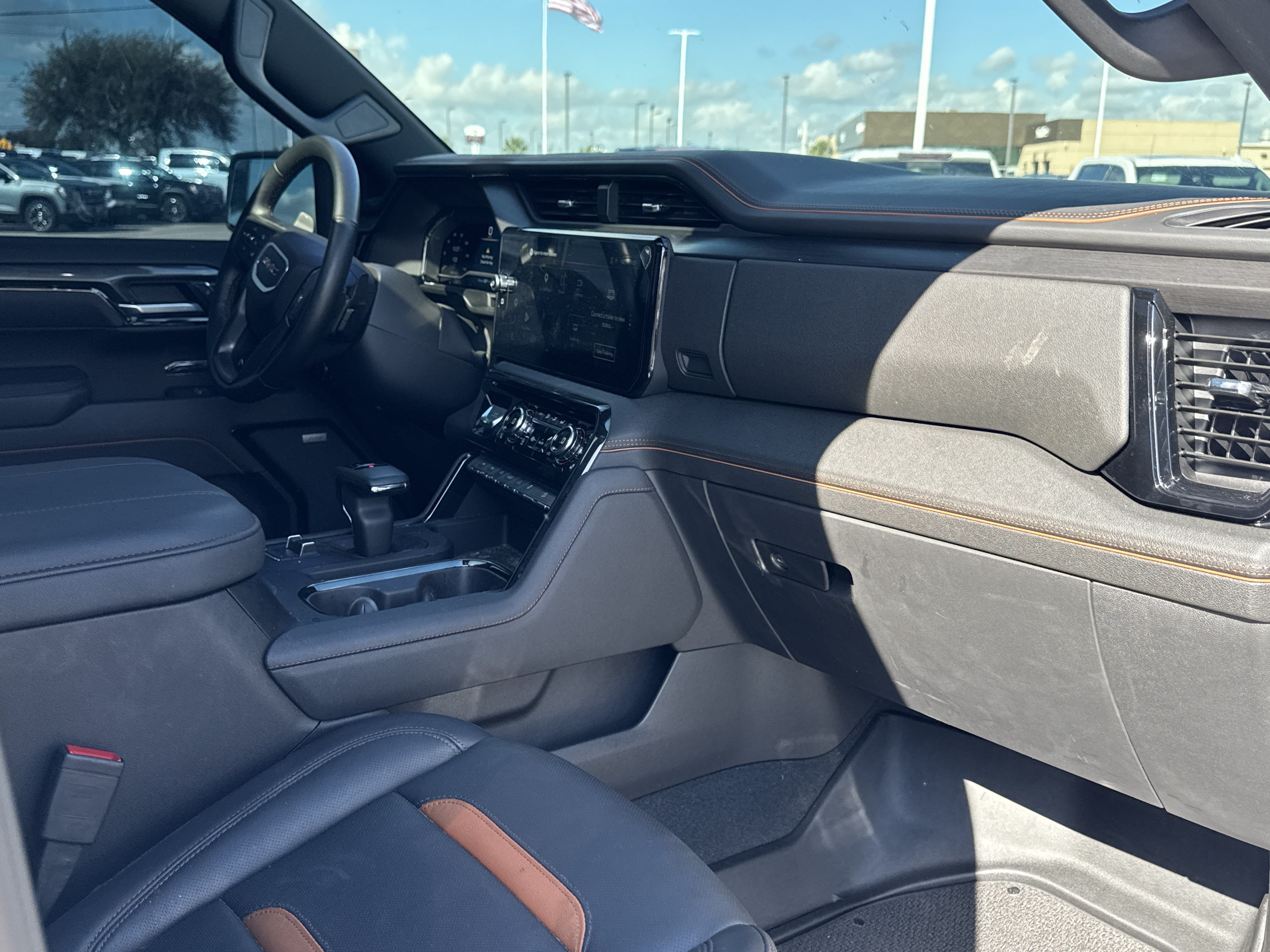 Used 2025 GMC Sierra 1500 AT4 w/ AT4 Premium Package AWD/4WD image 12