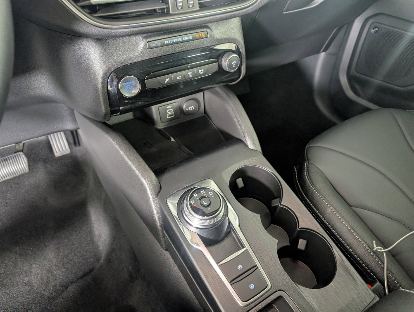 New 2025 Ford Escape SE w/ PHEV Premium Package image 16